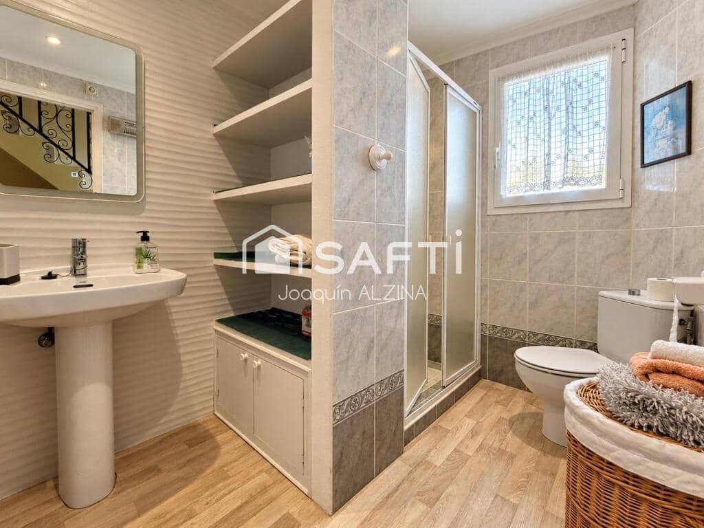 Chalet de 7 habitaciones en Es Castell en venta con piscina - 890.000 € (Ref: 9666310)