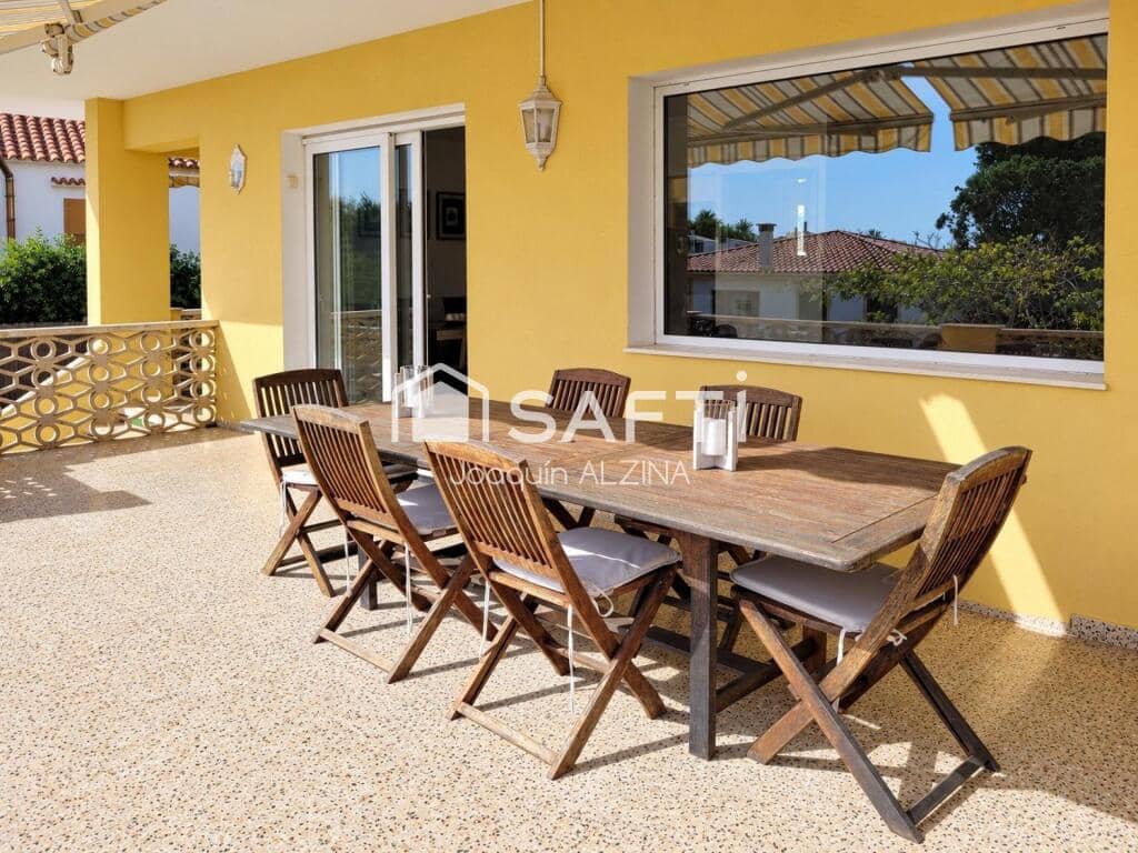 Chalet de 7 habitaciones en Es Castell en venta con piscina - 890.000 € (Ref: 9666310)