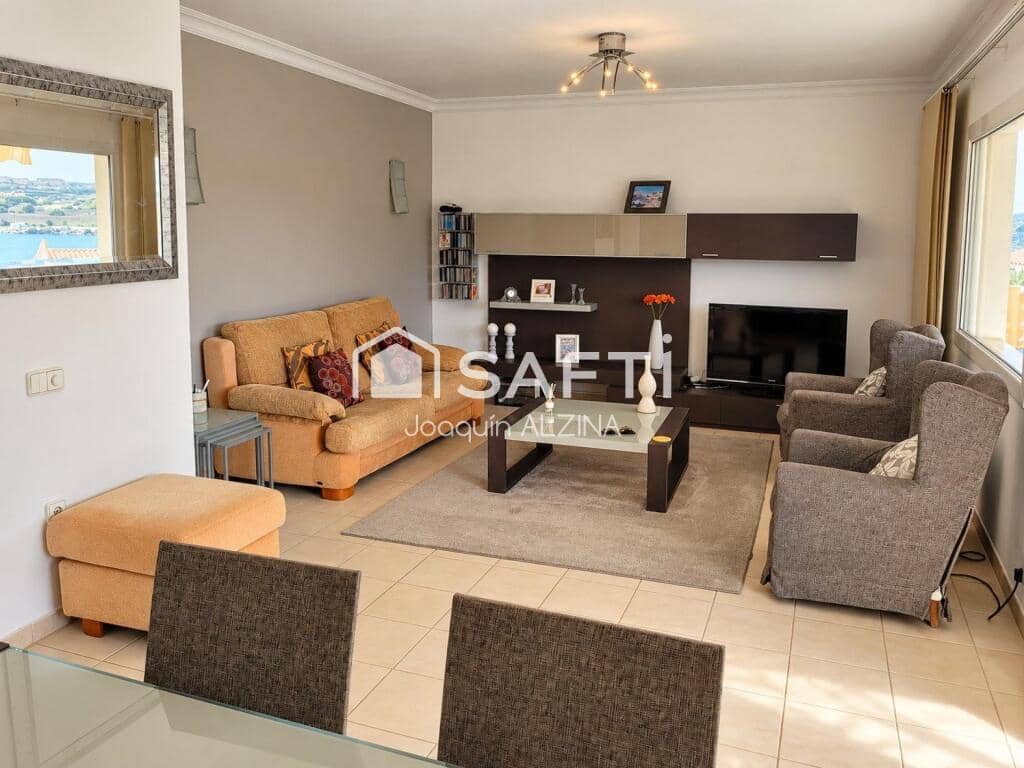 Chalet de 7 habitaciones en Es Castell en venta con piscina - 890.000 € (Ref: 9666310)