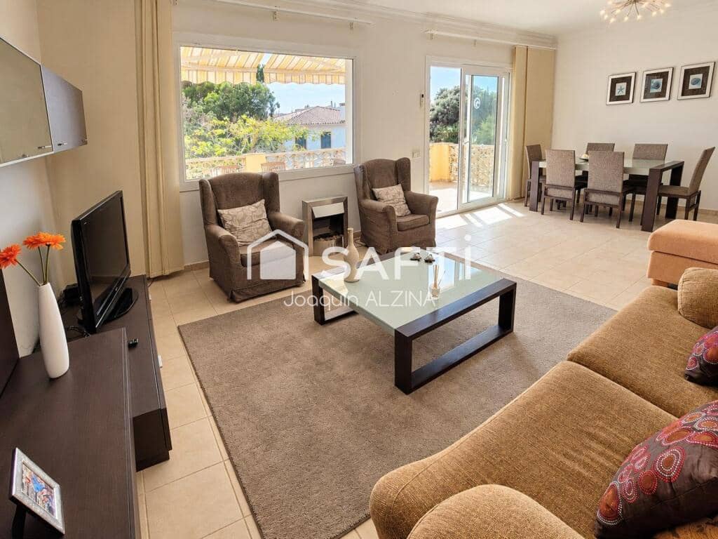 Chalet de 7 habitaciones en Es Castell en venta con piscina - 890.000 € (Ref: 9666310)