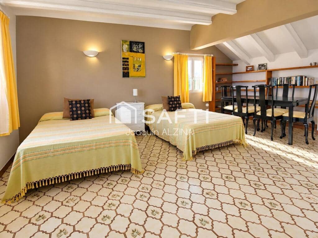 Chalet de 7 habitaciones en Es Castell en venta con piscina - 890.000 € (Ref: 9666310)