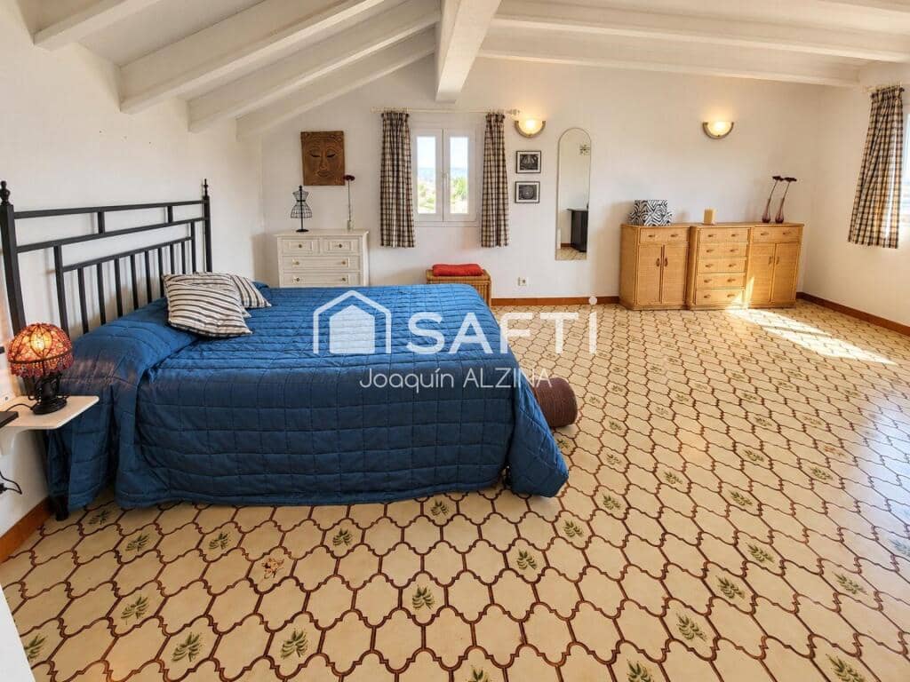 Chalet de 7 habitaciones en Es Castell en venta con piscina - 890.000 € (Ref: 9666310)