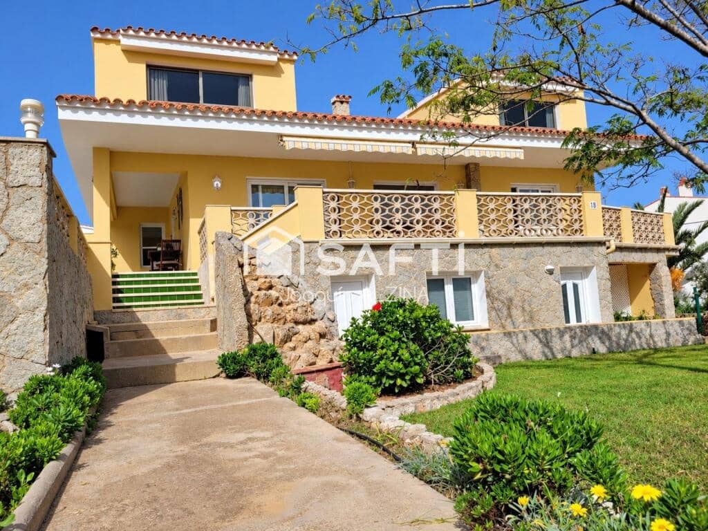 Chalet de 7 habitaciones en Es Castell en venta con piscina - 890.000 € (Ref: 9666310)