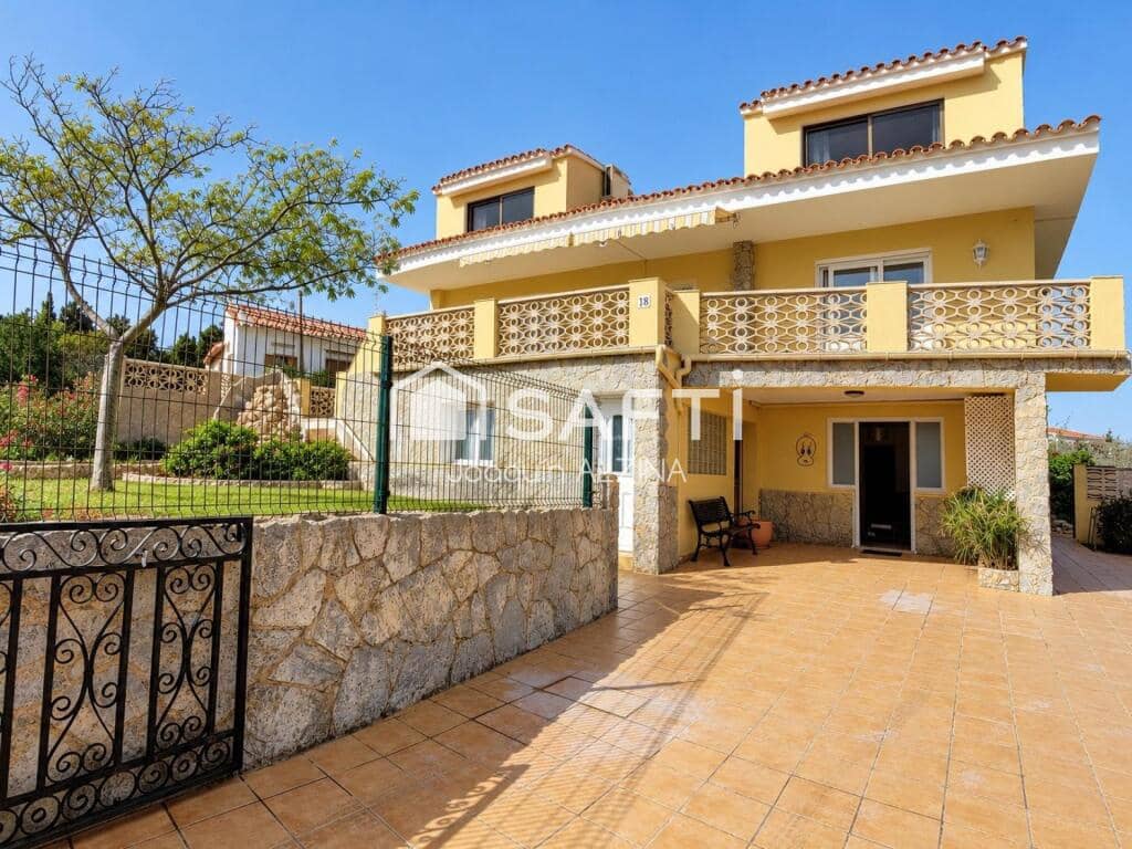Chalet de 7 habitaciones en Es Castell en venta con piscina - 890.000 € (Ref: 9666310)