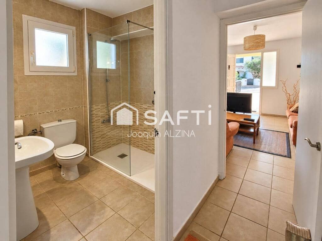 Chalet de 7 habitaciones en Es Castell en venta con piscina - 890.000 € (Ref: 9666310)