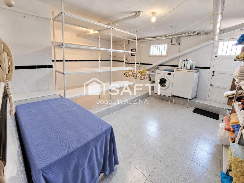 Chalet de 7 habitaciones en Es Castell en venta con piscina - 890.000 € (Ref: 9666310)
