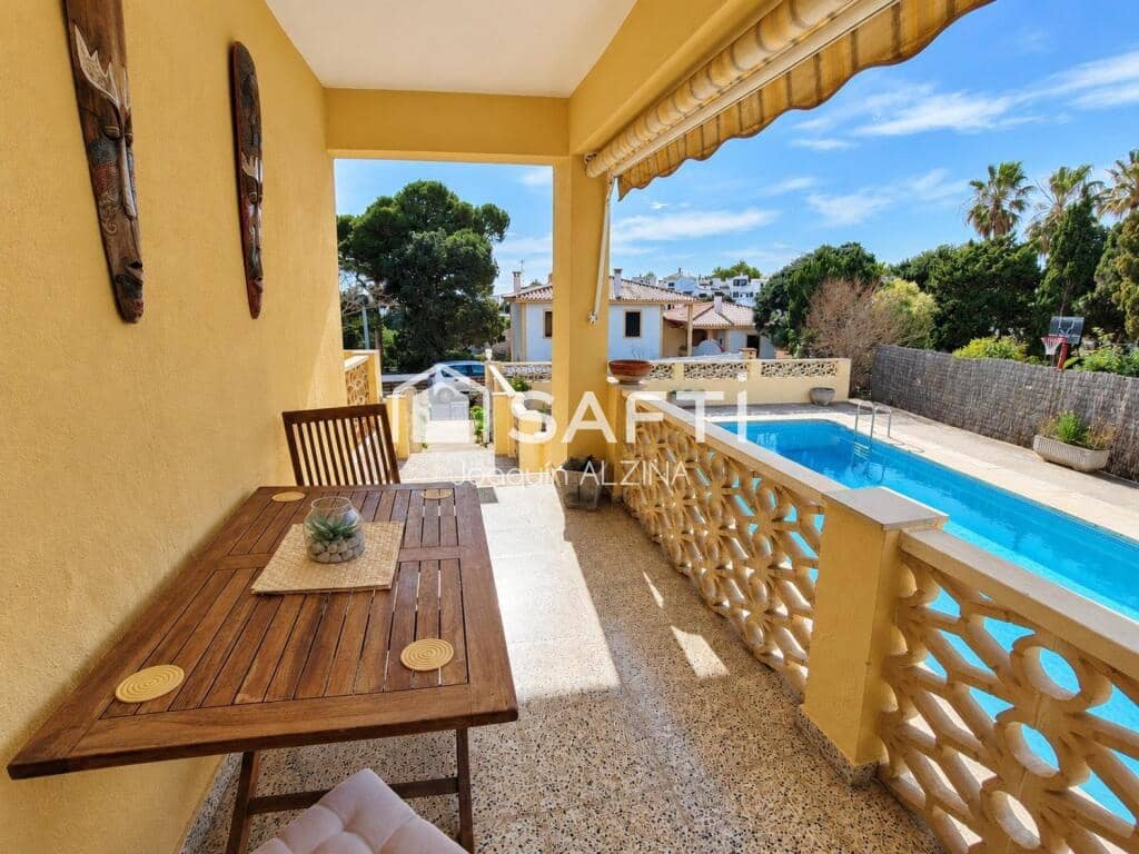 Chalet de 7 habitaciones en Es Castell en venta con piscina - 890.000 € (Ref: 9666310)
