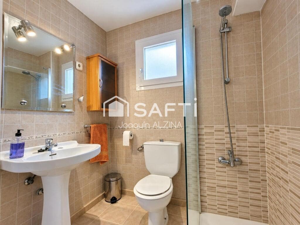 Chalet de 7 habitaciones en Es Castell en venta con piscina - 890.000 € (Ref: 9666310)
