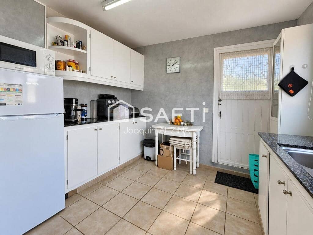Chalet de 7 habitaciones en Es Castell en venta con piscina - 890.000 € (Ref: 9666310)