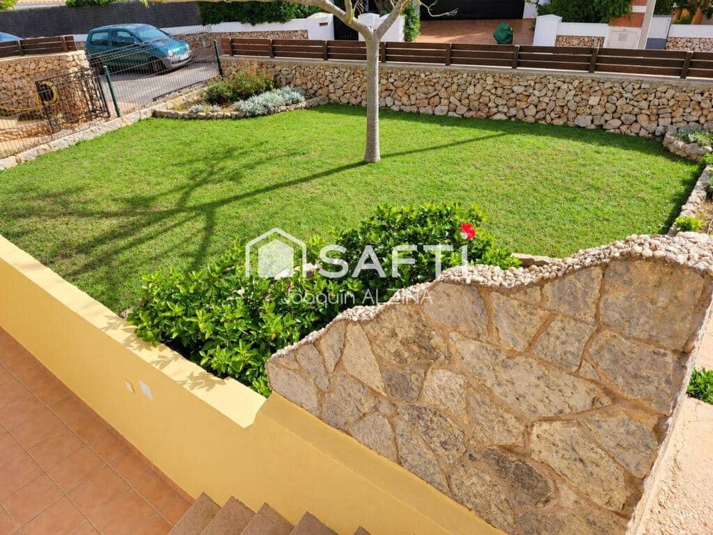 Chalet de 7 habitaciones en Es Castell en venta con piscina - 890.000 € (Ref: 9666310)