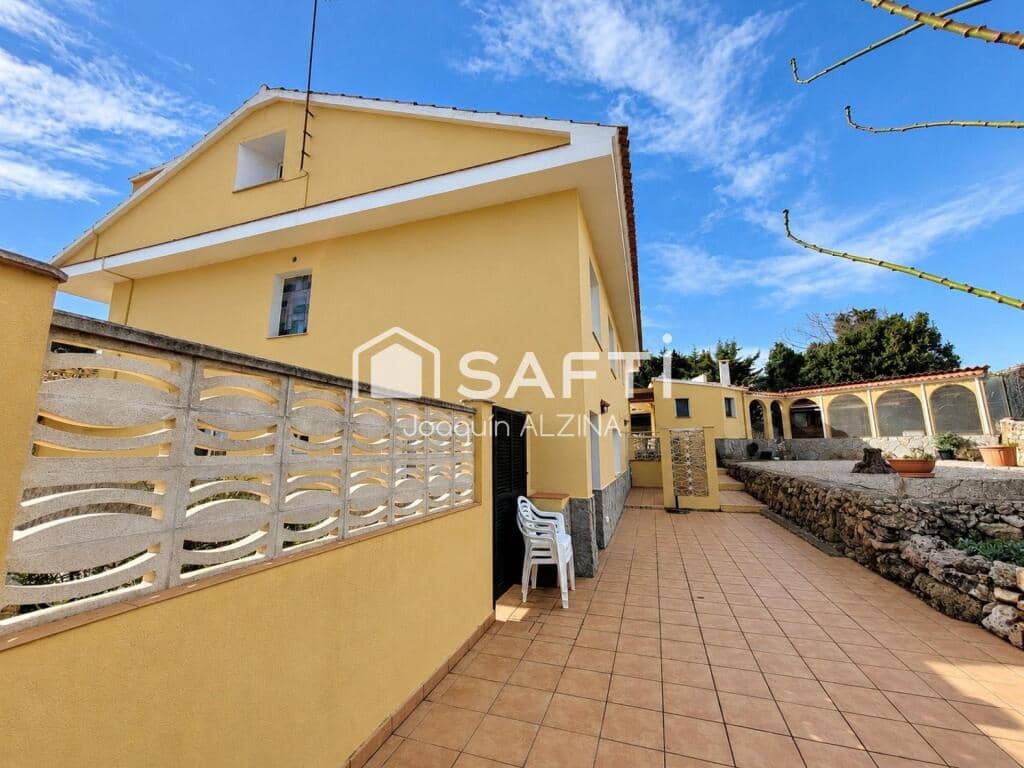 Chalet de 7 habitaciones en Es Castell en venta con piscina - 890.000 € (Ref: 9666310)