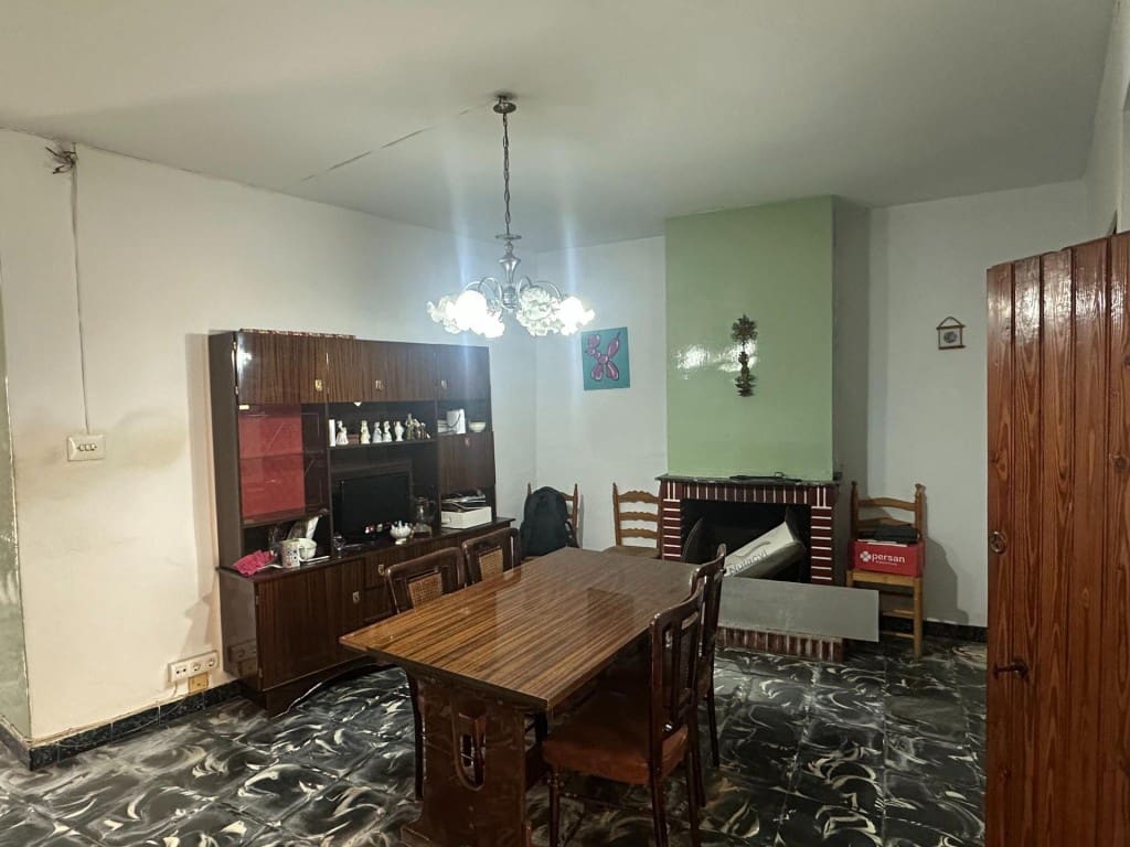 4 makuuhuone Huvila myytävänä paikassa Oliva - 120 000 € (Ref: 9666318)