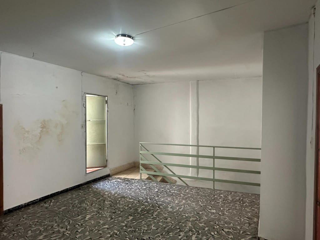 4 makuuhuone Huvila myytävänä paikassa Oliva - 120 000 € (Ref: 9666318)