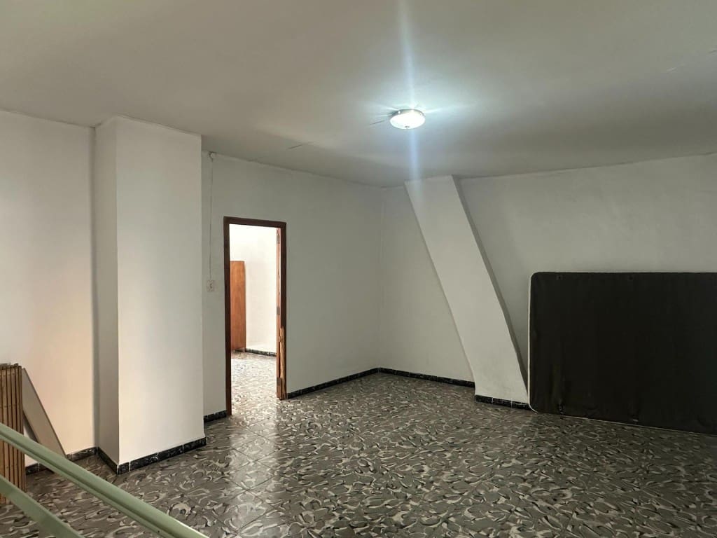 4 makuuhuone Huvila myytävänä paikassa Oliva - 120 000 € (Ref: 9666318)