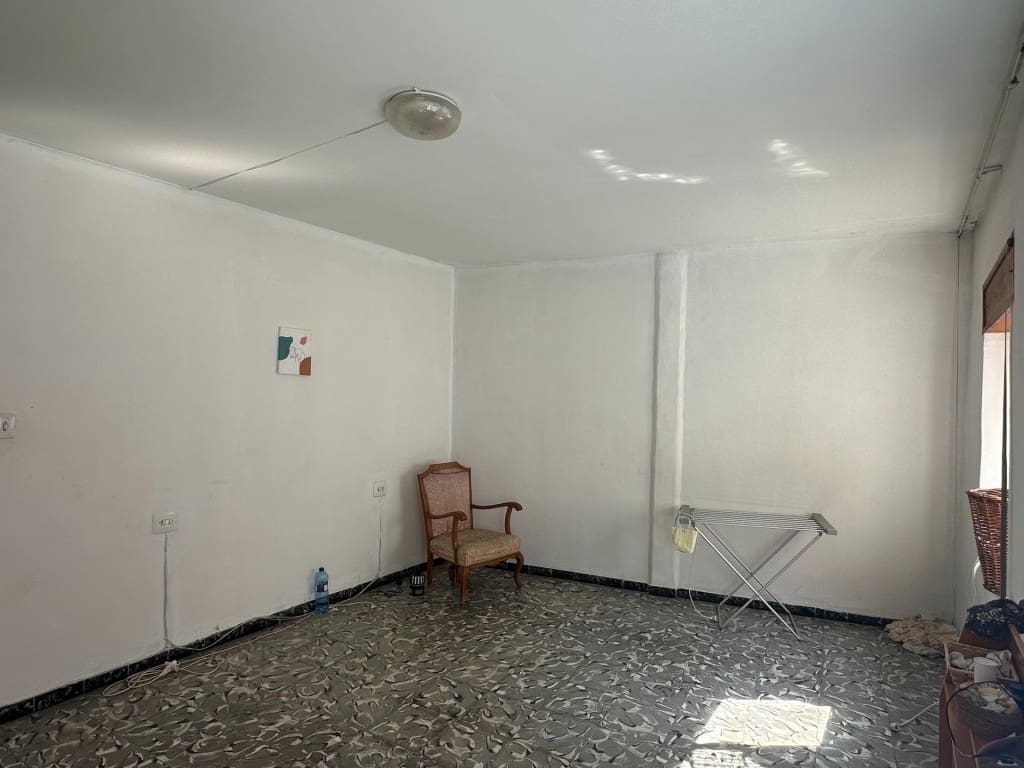 4 makuuhuone Huvila myytävänä paikassa Oliva - 120 000 € (Ref: 9666318)