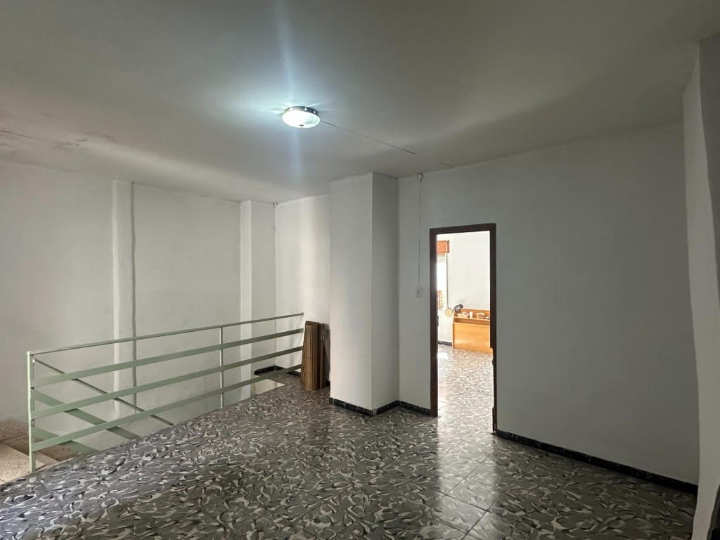 4 makuuhuone Huvila myytävänä paikassa Oliva - 120 000 € (Ref: 9666318)