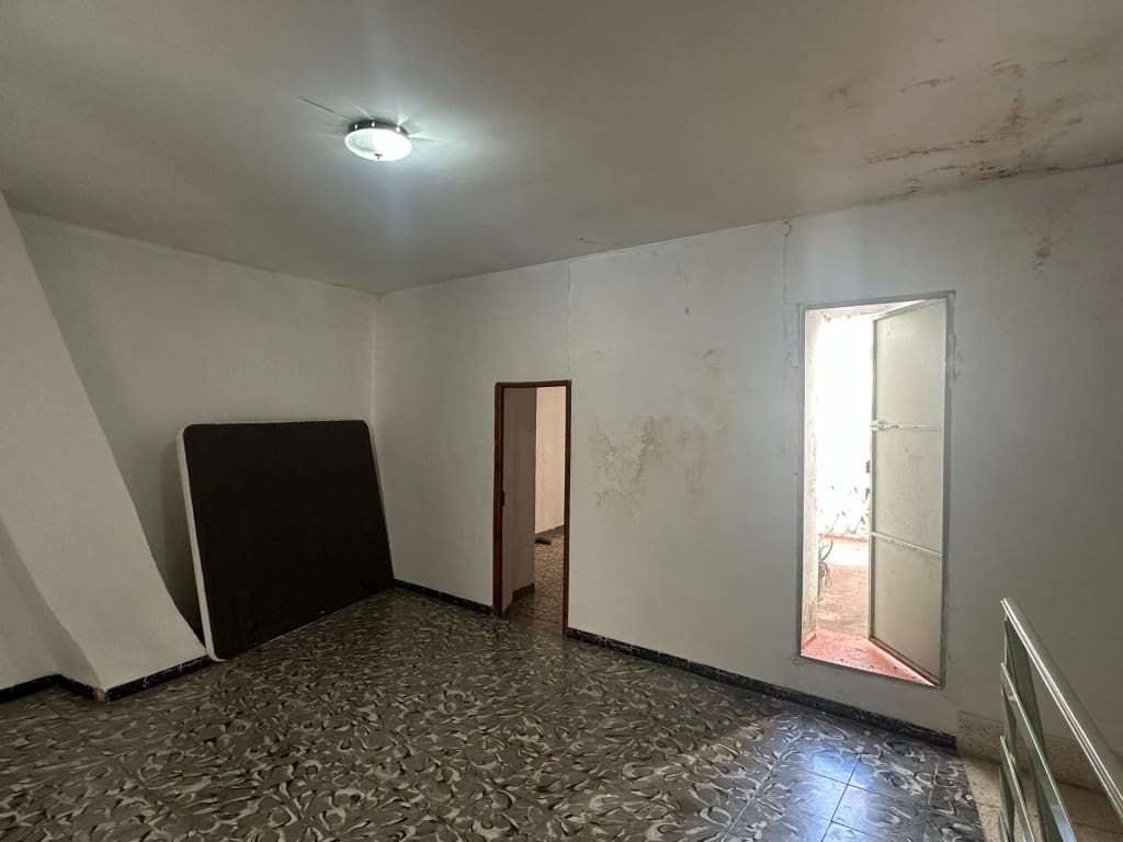 4 makuuhuone Huvila myytävänä paikassa Oliva - 120 000 € (Ref: 9666318)