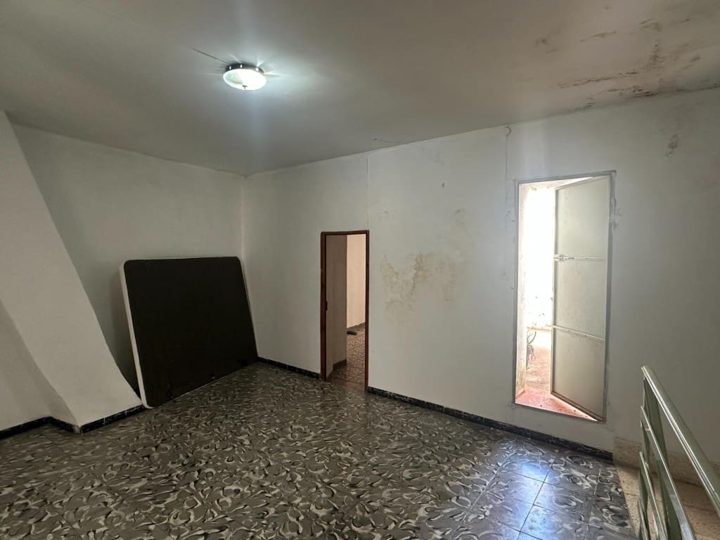 4 makuuhuone Huvila myytävänä paikassa Oliva - 120 000 € (Ref: 9666318)