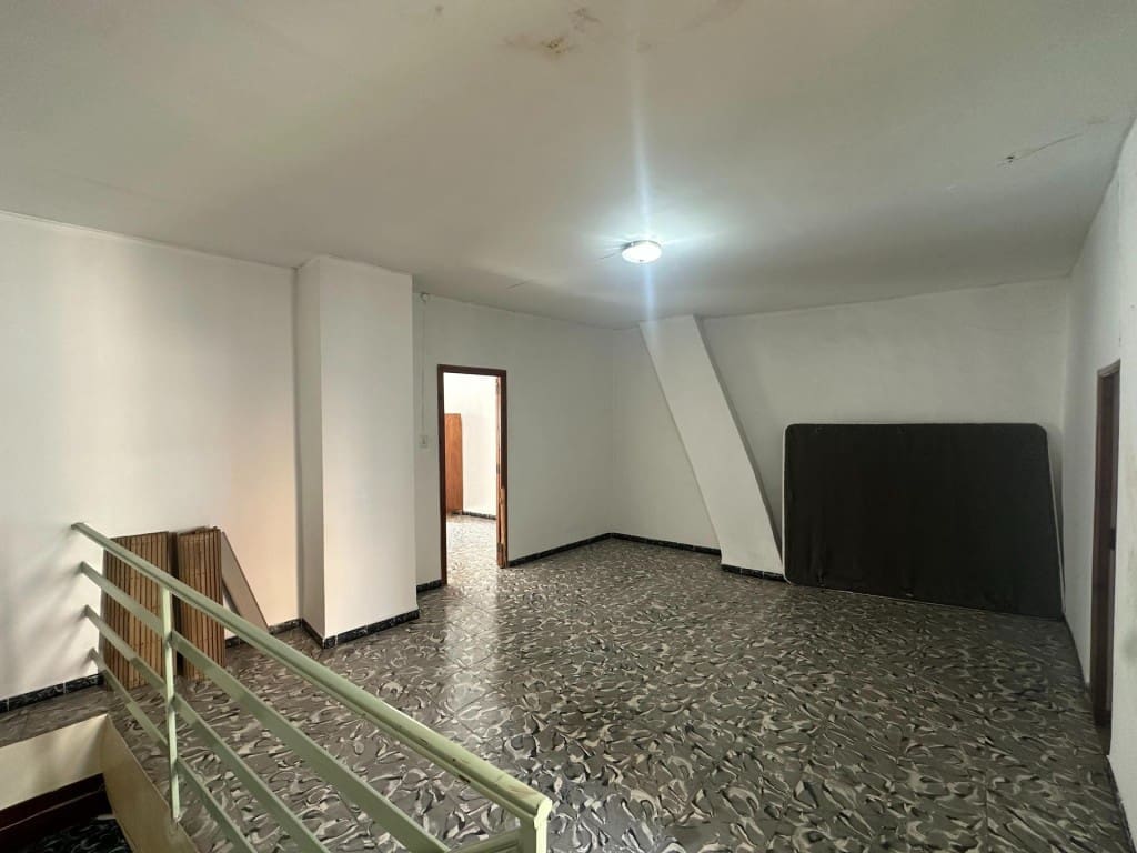 4 makuuhuone Huvila myytävänä paikassa Oliva - 120 000 € (Ref: 9666318)