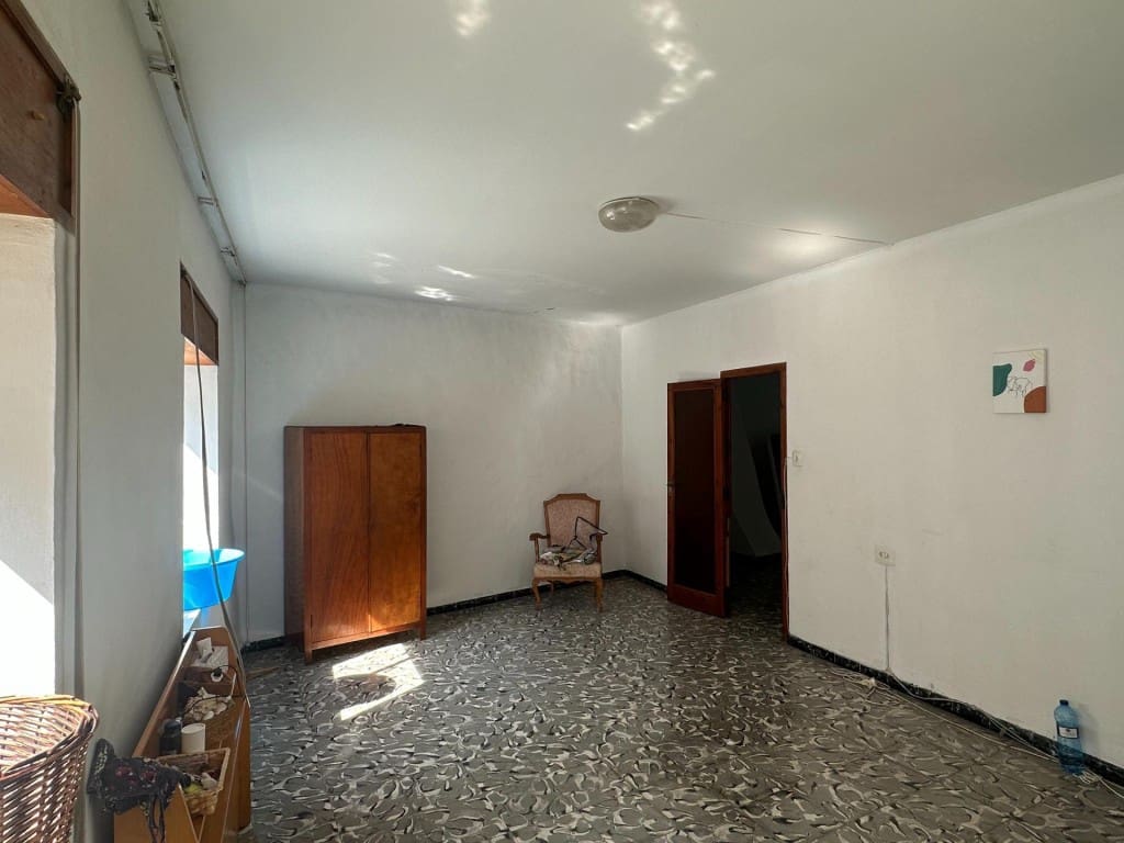 4 makuuhuone Huvila myytävänä paikassa Oliva - 120 000 € (Ref: 9666318)