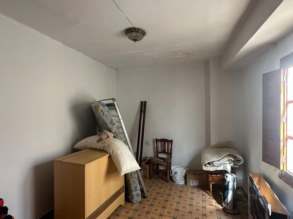 4 makuuhuone Huvila myytävänä paikassa Oliva - 120 000 € (Ref: 9666318)