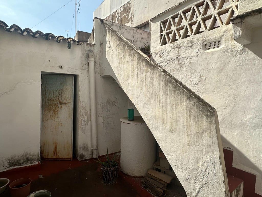 4 makuuhuone Huvila myytävänä paikassa Oliva - 120 000 € (Ref: 9666318)