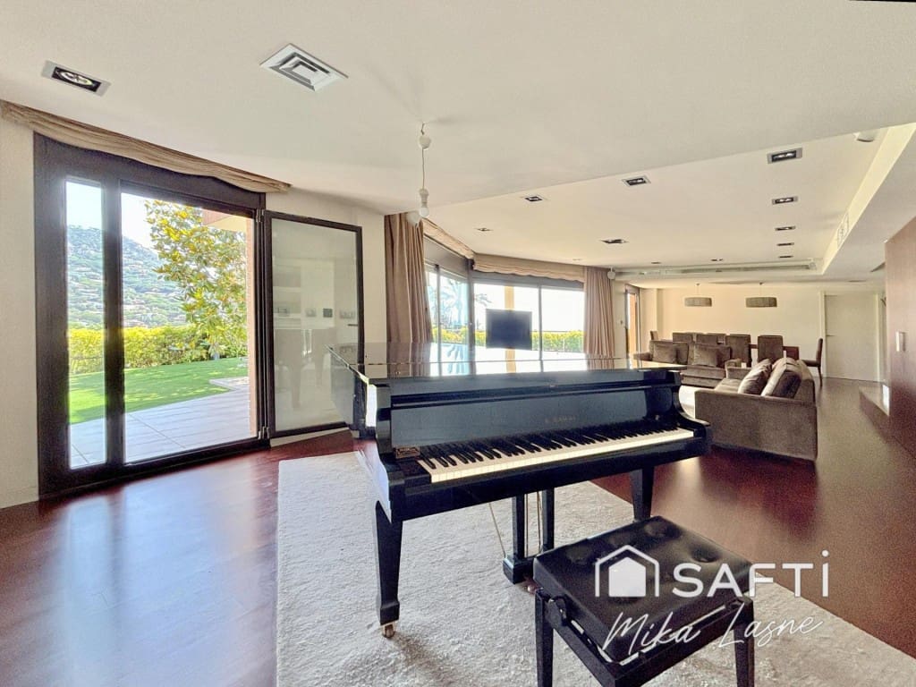 8 slaapkamer Villa te koop in Cabrils met zwembad garage - € 1.850.000 (Ref: 9666323)