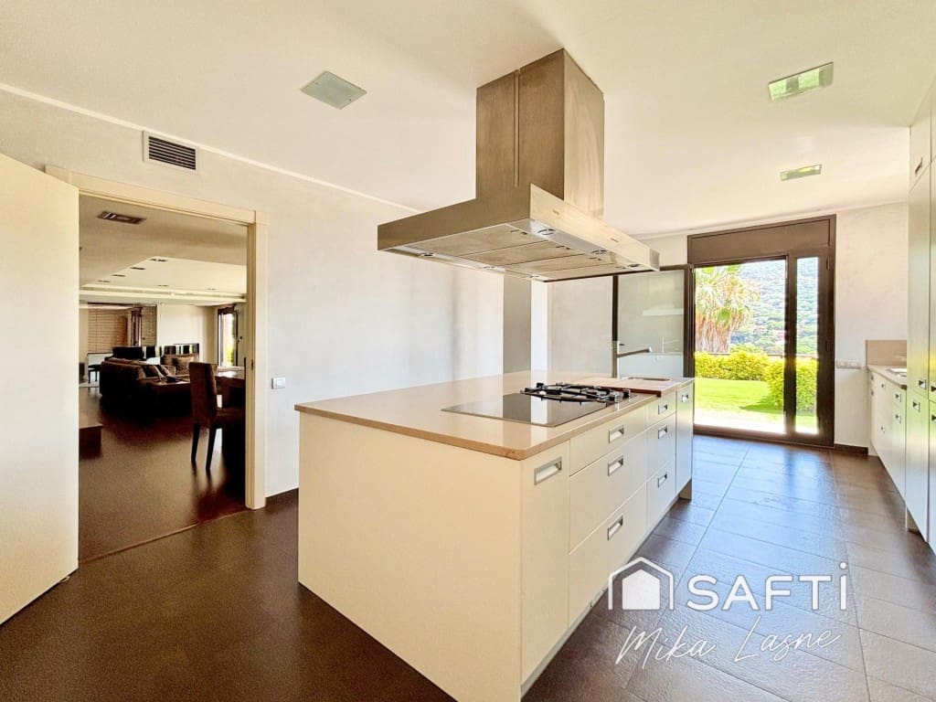 8 slaapkamer Villa te koop in Cabrils met zwembad garage - € 1.850.000 (Ref: 9666323)