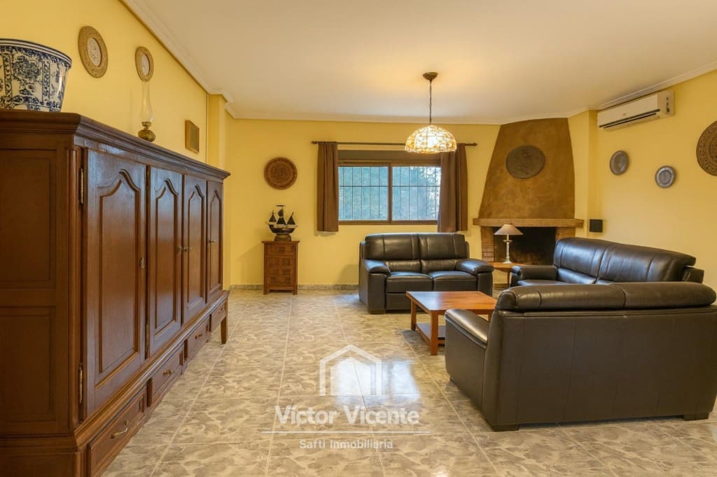 6 bedroom Villa for sale in Olocau with pool garage - € 345,000 (Ref: 9670343)