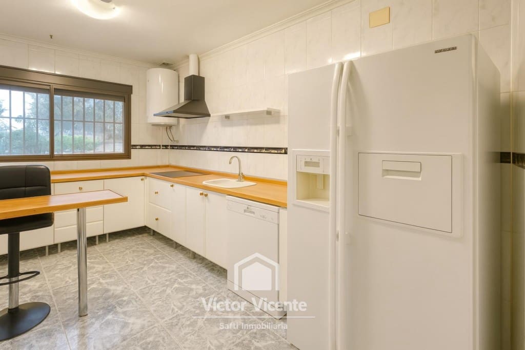 6 bedroom Villa for sale in Olocau with pool garage - € 345,000 (Ref: 9670343)