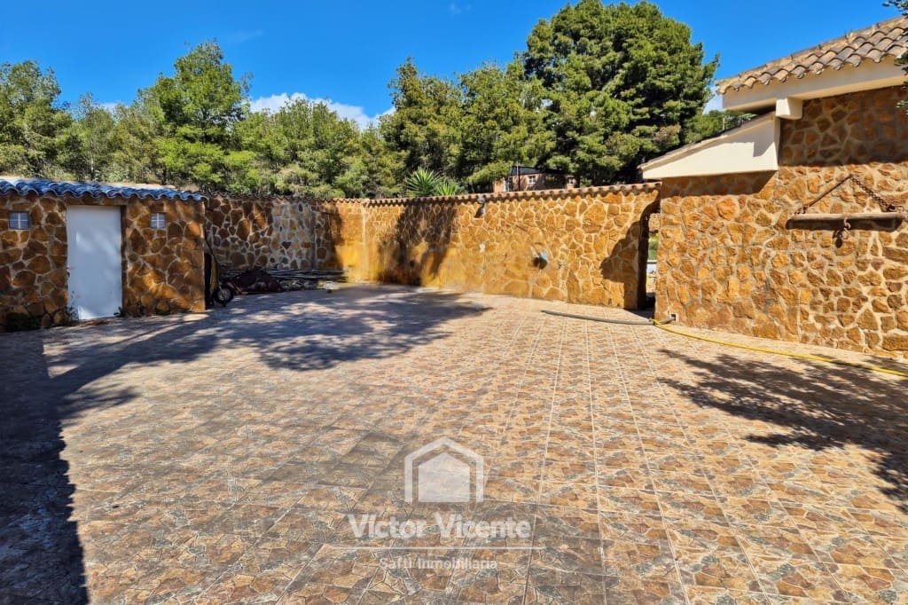 6 bedroom Villa for sale in Olocau with pool garage - € 345,000 (Ref: 9670343)