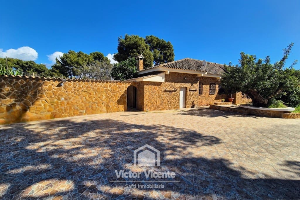 6 bedroom Villa for sale in Olocau with pool garage - € 345,000 (Ref: 9670343)