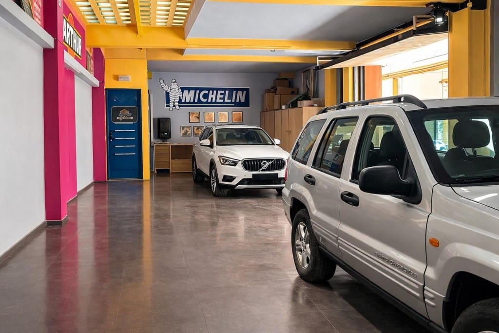 4 Zimmer Villa zu verkaufen in Almansa mit Pool Garage - 990.000 € (Ref: 9670345)