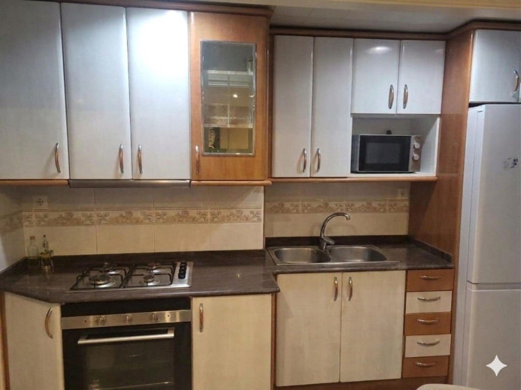 2 bedroom Apartment for sale in Santa Coloma de Gramenet - € 156,000 (Ref: 9670346)