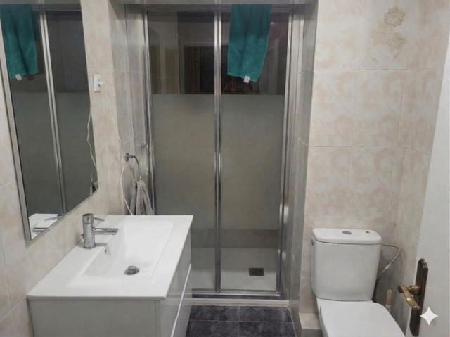 2 bedroom Apartment for sale in Santa Coloma de Gramenet - € 156,000 (Ref: 9670346)