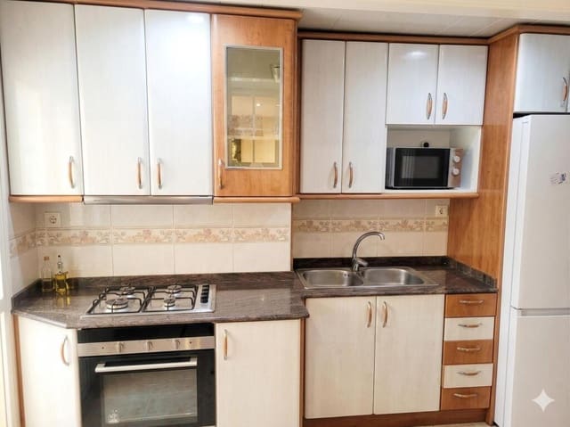 2 bedroom Apartment for sale in Santa Coloma de Gramenet - € 156,000 (Ref: 9670346)