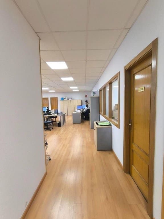 Comercial para venda em Cabanillas del Campo - 735 000 € (Ref: 9670347)