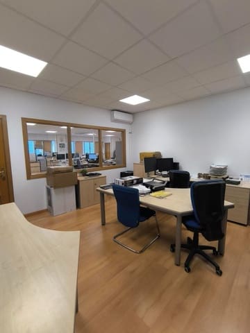 Kaupallinen myytävänä paikassa Cabanillas del Campo - 735 000 € (Ref: 9670347)