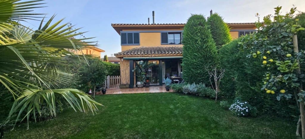 4 Zimmer Villa zu verkaufen in Navata - 435.000 € (Ref: 9670351)