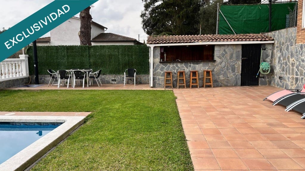 7 bedroom Villa for sale in Vidreres with pool - € 325,000 (Ref: 9674065)