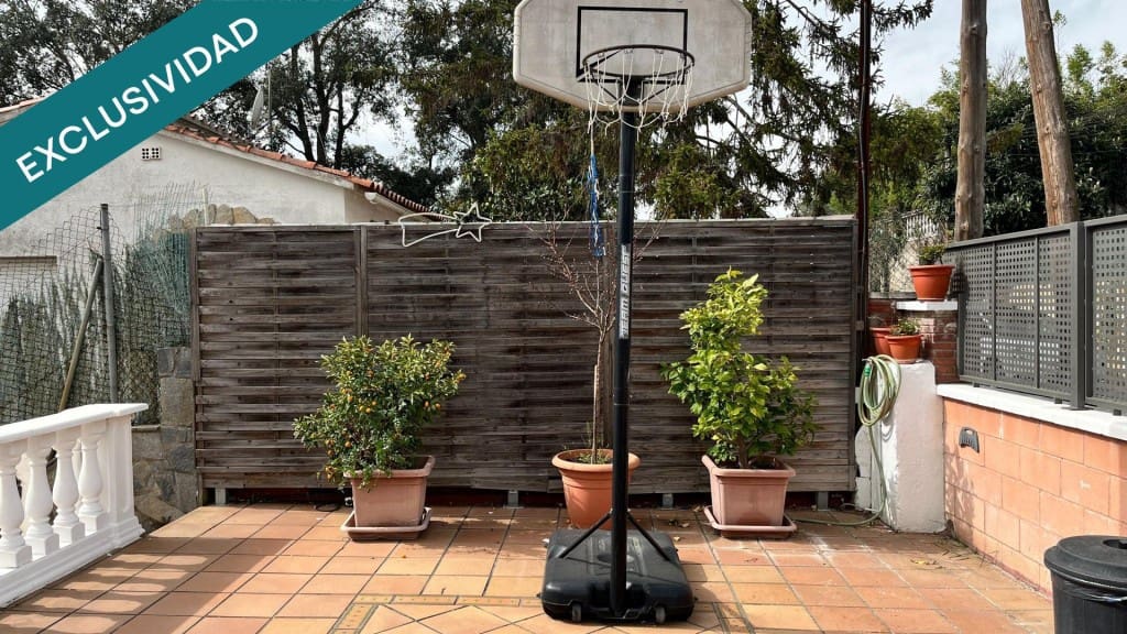 7 bedroom Villa for sale in Vidreres with pool - € 325,000 (Ref: 9674065)