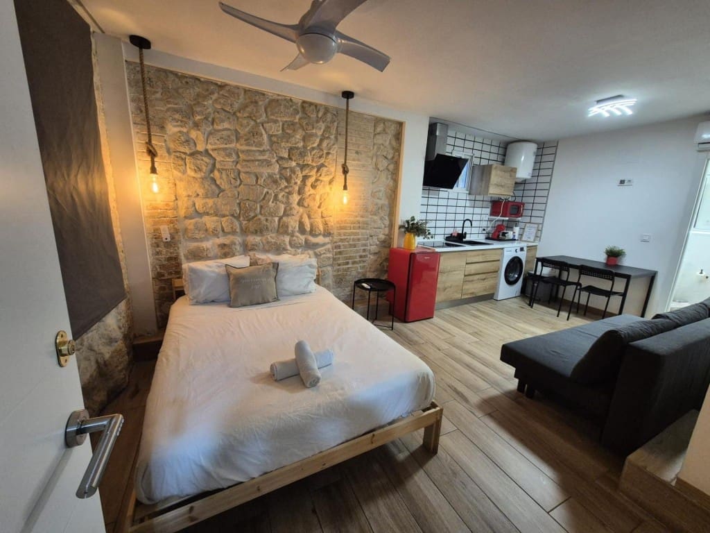 Erhverv til salg i Alicante by - € 450.000 (Ref: 9674074)