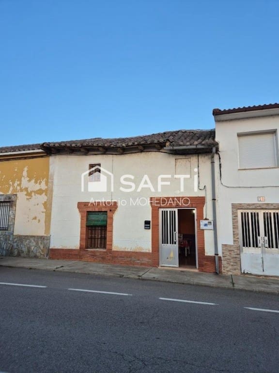 2 bedroom Terraced Villa for sale in Villademor de la Vega - € 17,100 (Ref: 9674076)