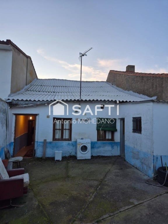 2 bedroom Terraced Villa for sale in Villademor de la Vega - € 17,100 (Ref: 9674076)