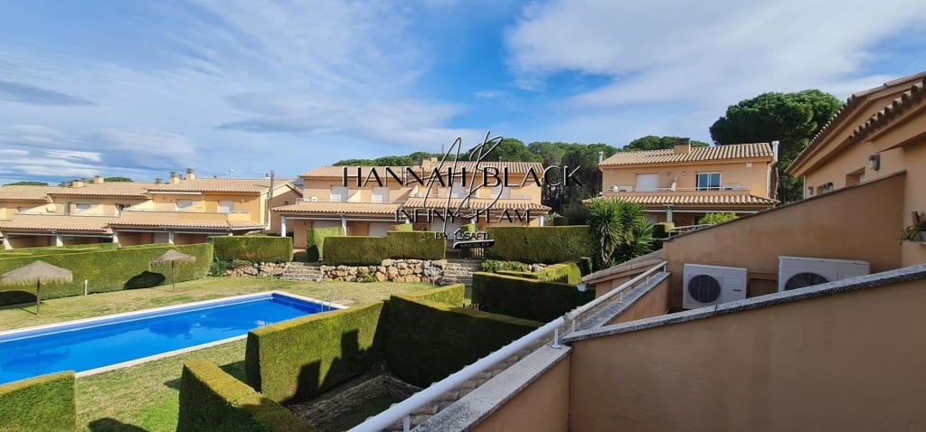 3 bedroom Villa for sale in L'Escala with pool - € 369,000 (Ref: 9677105)