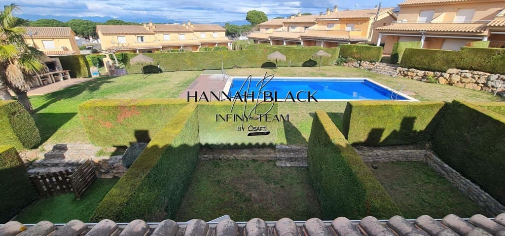 3 bedroom Villa for sale in L'Escala with pool - € 369,000 (Ref: 9677105)