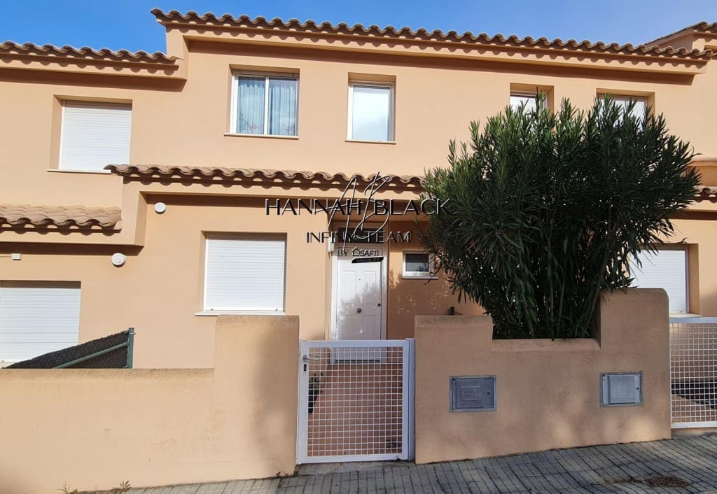 3 bedroom Villa for sale in L'Escala with pool - € 369,000 (Ref: 9677105)