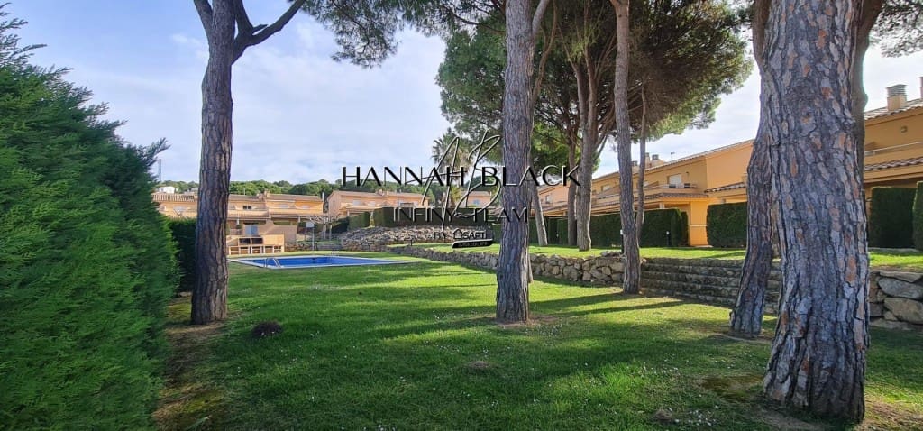 3 bedroom Villa for sale in L'Escala with pool - € 369,000 (Ref: 9677105)