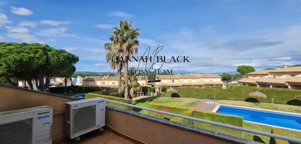 3 bedroom Villa for sale in L'Escala with pool - € 369,000 (Ref: 9677105)