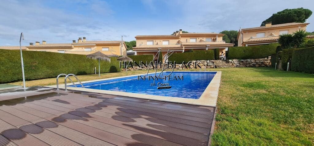 3 soveværelse Villa til salg i L'Escala med swimmingpool - € 369.000 (Ref: 9677105)